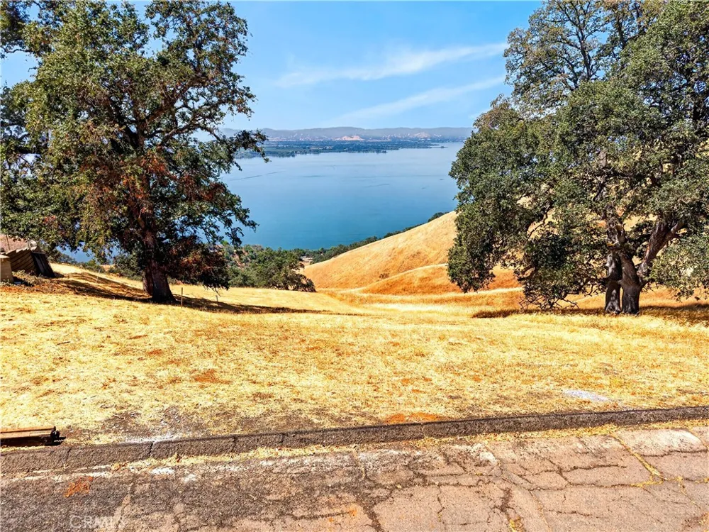 775 Pearl Ct Glenhaven, CA 95458