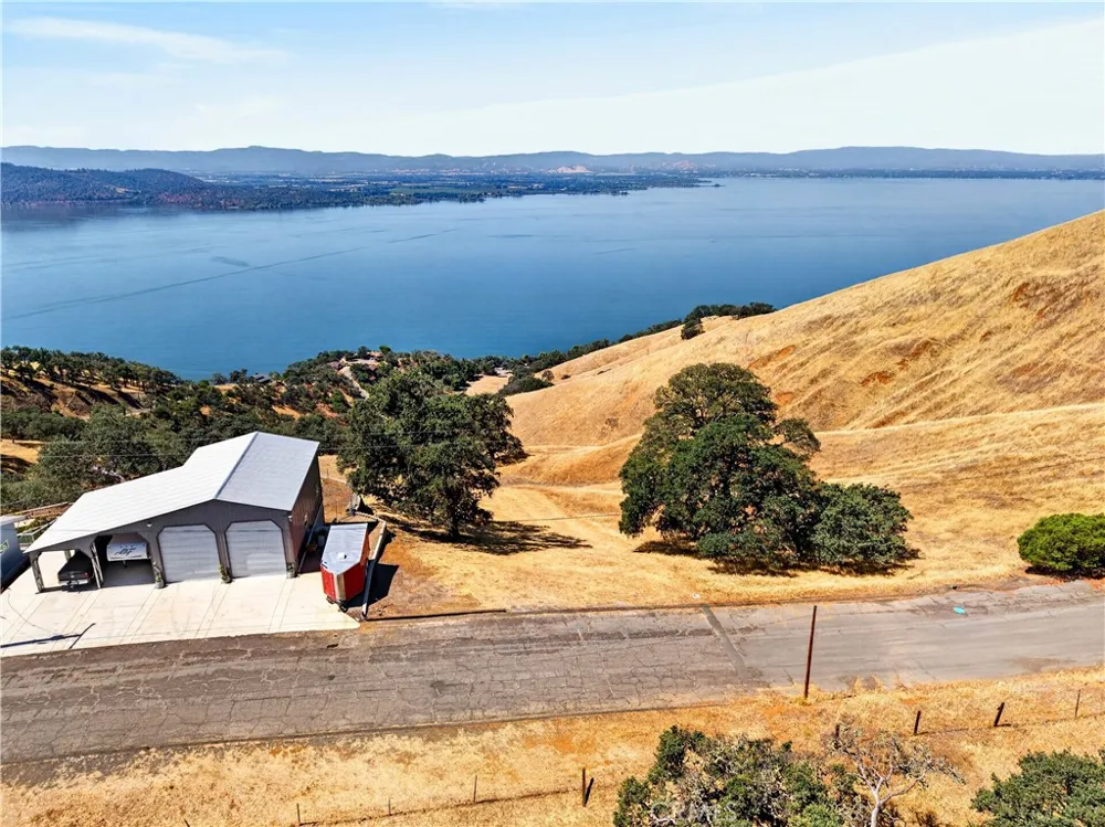 775 Pearl Ct Glenhaven, CA 95458