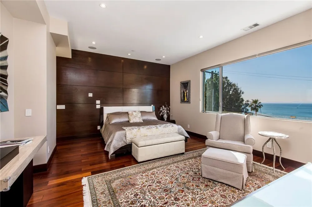 2209 Crestview Place Laguna Beach, CA 92651