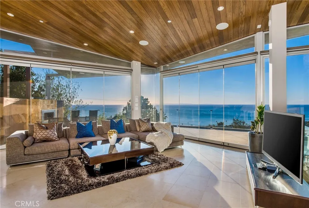 2209 Crestview Place Laguna Beach, CA 92651
