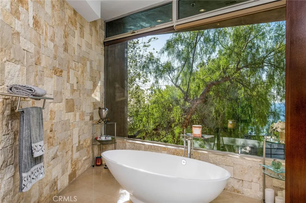 2209 Crestview Place Laguna Beach, CA 92651