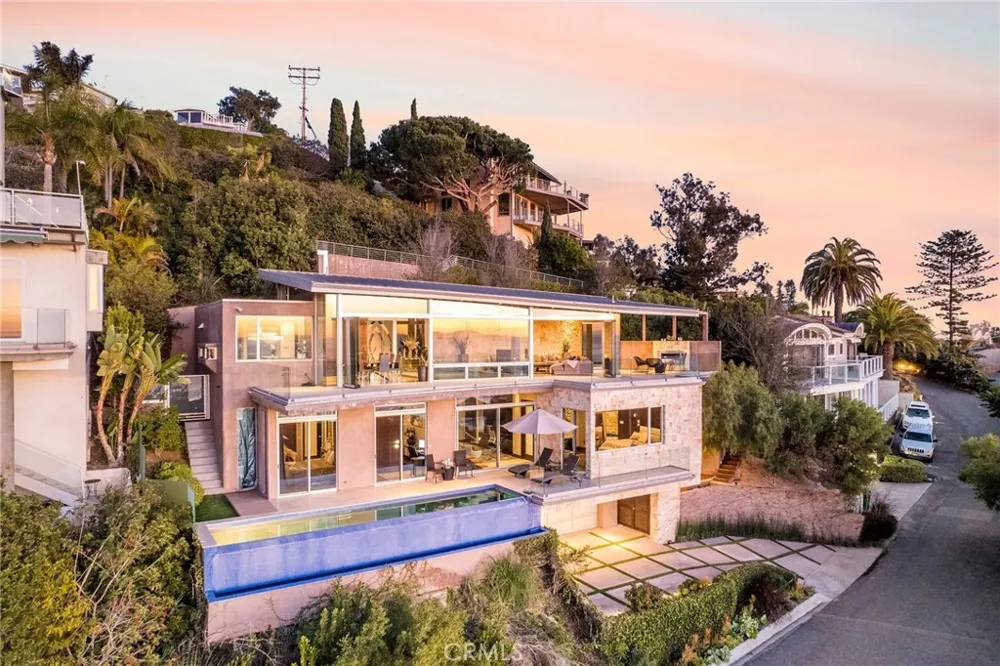 2209 Crestview Place Laguna Beach, CA 92651