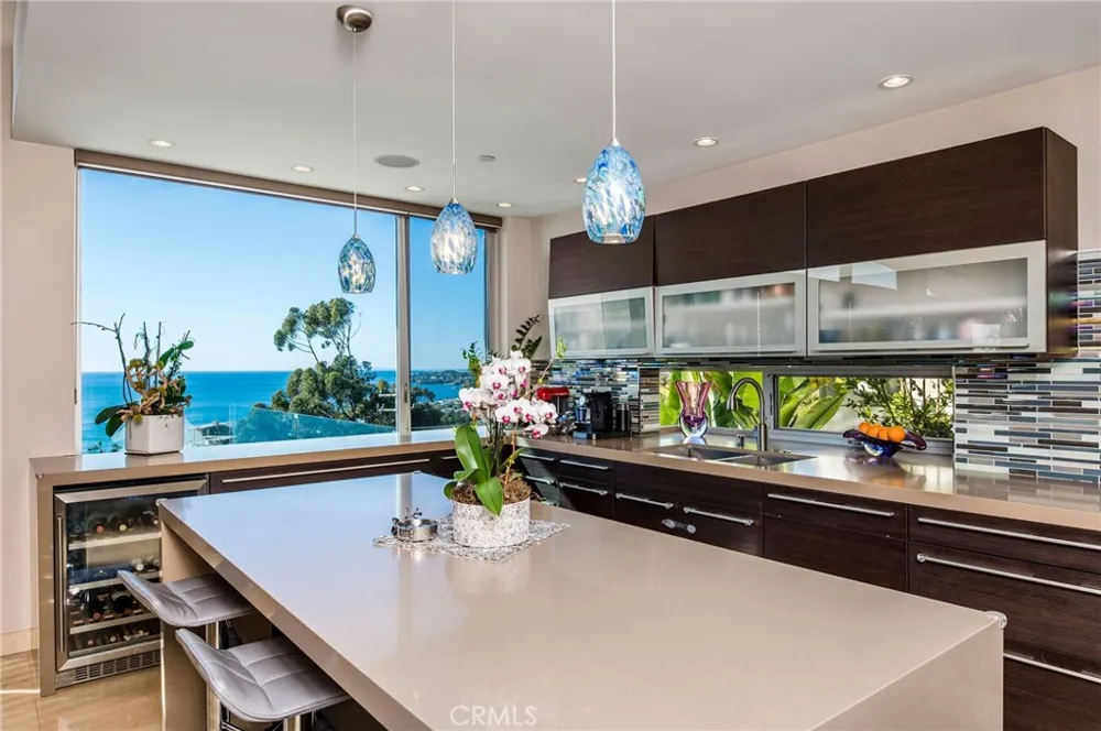 2209 Crestview Place Laguna Beach, CA 92651