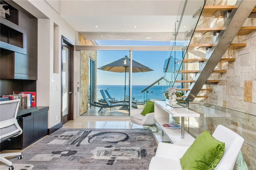 2209 Crestview Place Laguna Beach, CA 92651