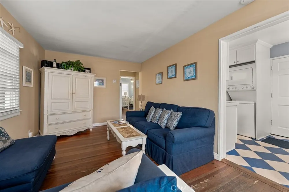 1527 W Balboa Newport Beach, CA 92663