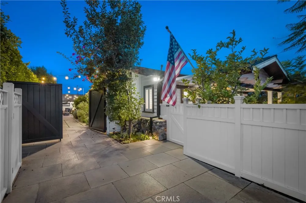 469 Oak Laguna Beach, CA 92651