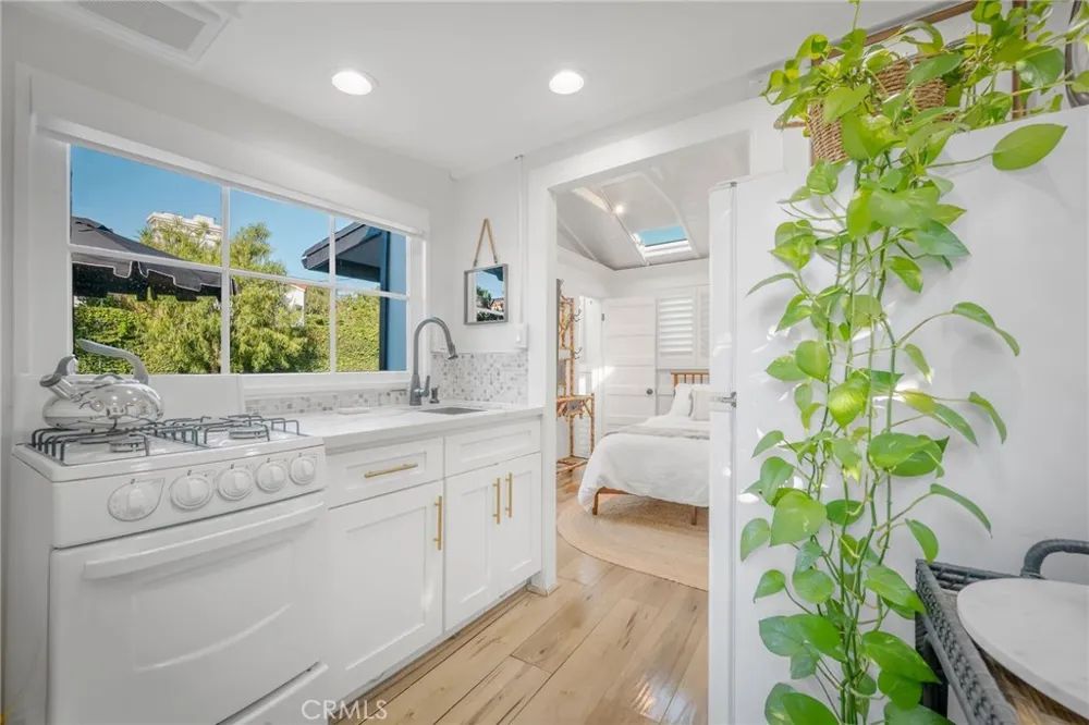469 Oak Laguna Beach, CA 92651