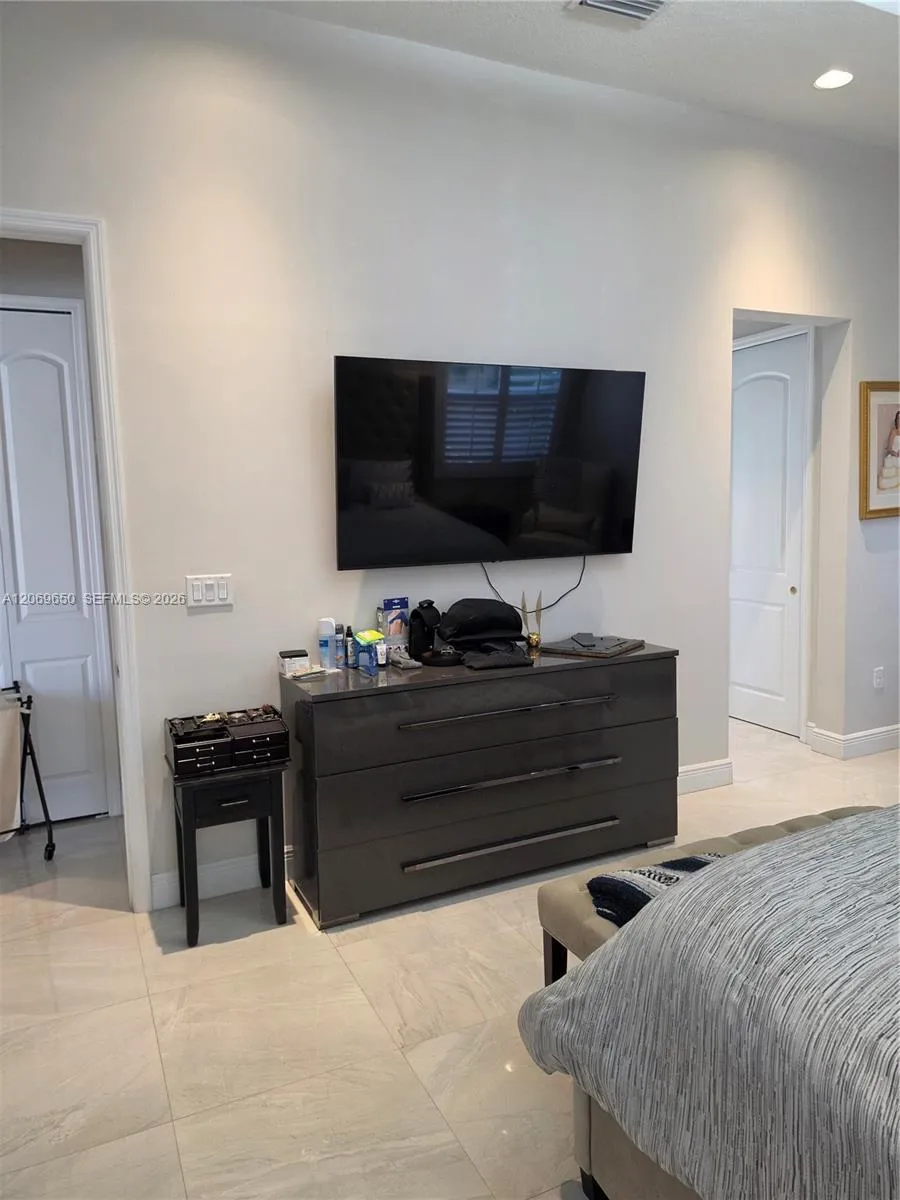 14941 SW 174th St Miami, FL 33187