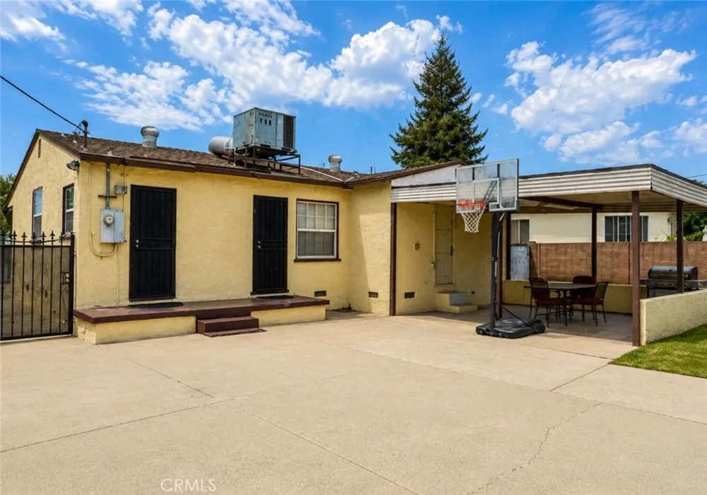 824 S 6th Montebello, CA 90640