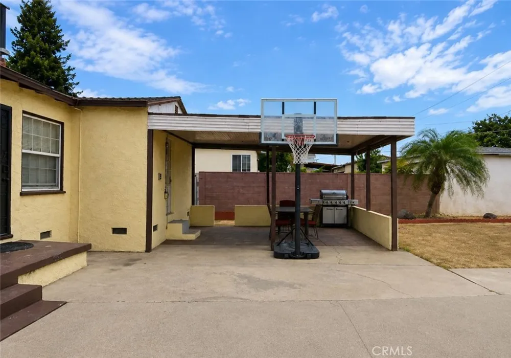 824 S 6th Montebello, CA 90640