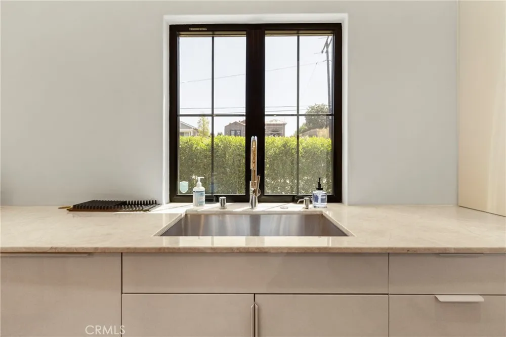 1102 W 6th San Pedro, CA 90731