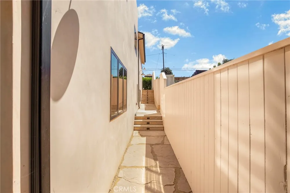 1102 W 6th San Pedro, CA 90731