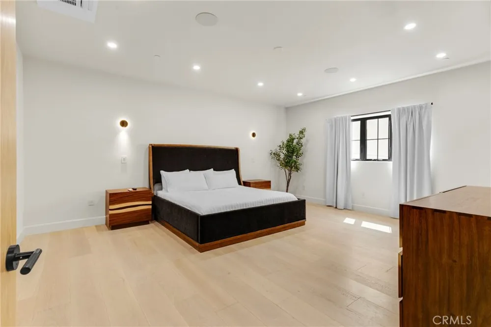 1102 W 6th San Pedro, CA 90731