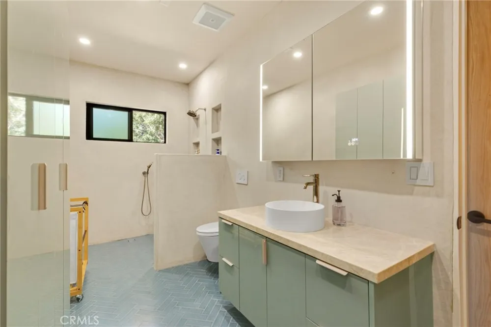 1102 W 6th San Pedro, CA 90731