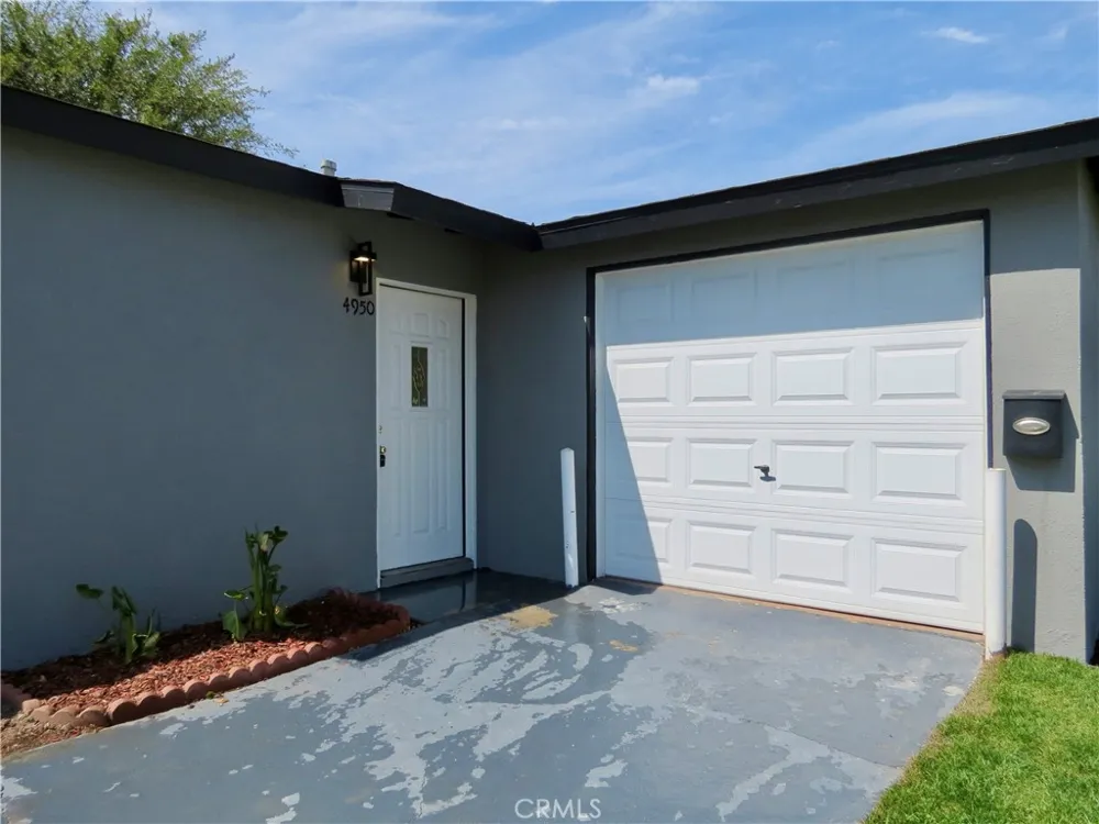 4950 E San Rafael Compton, CA 90221
