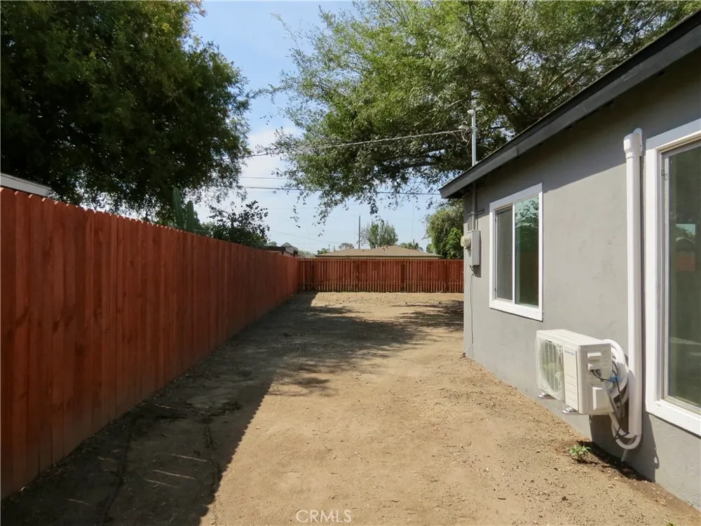 4950 E San Rafael Compton, CA 90221