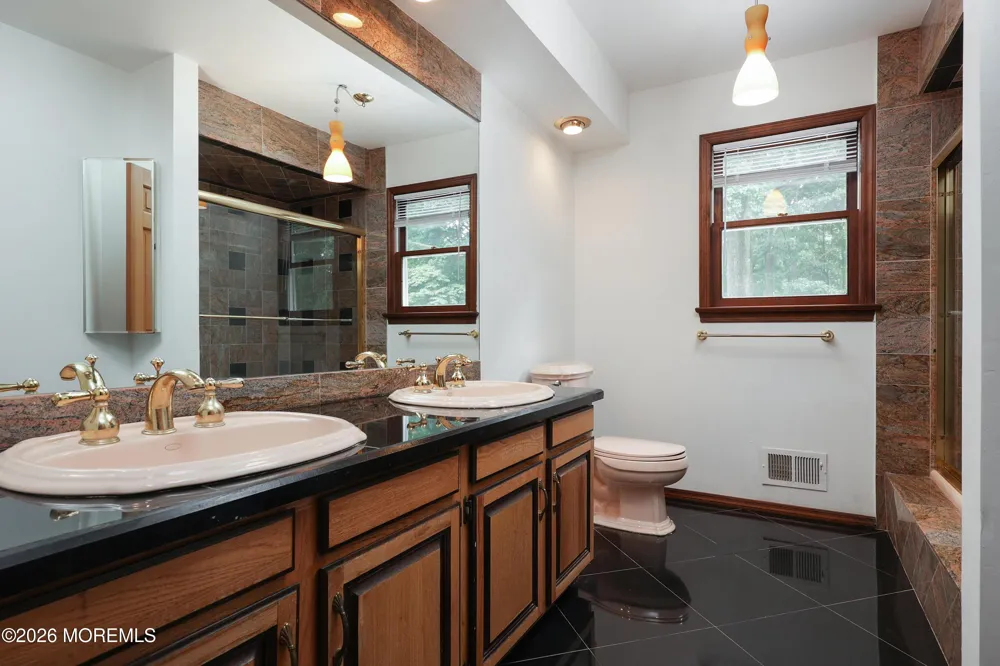 18 Seven Oaks Drive Holmdel, NJ 07733