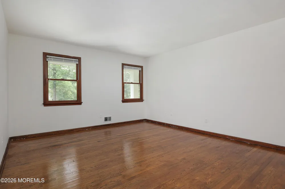 18 Seven Oaks Drive Holmdel, NJ 07733