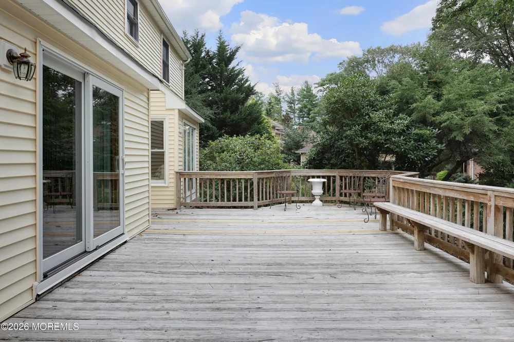 18 Seven Oaks Drive Holmdel, NJ 07733