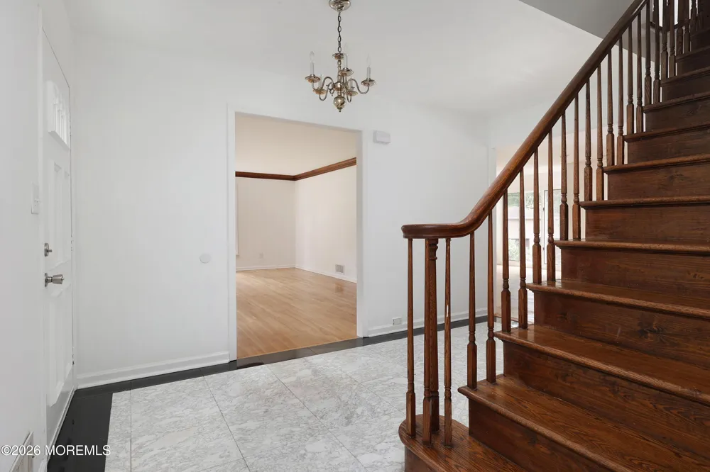 18 Seven Oaks Drive Holmdel, NJ 07733