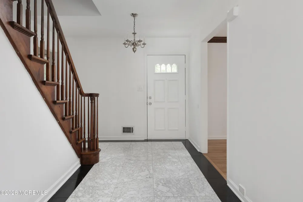 18 Seven Oaks Drive Holmdel, NJ 07733
