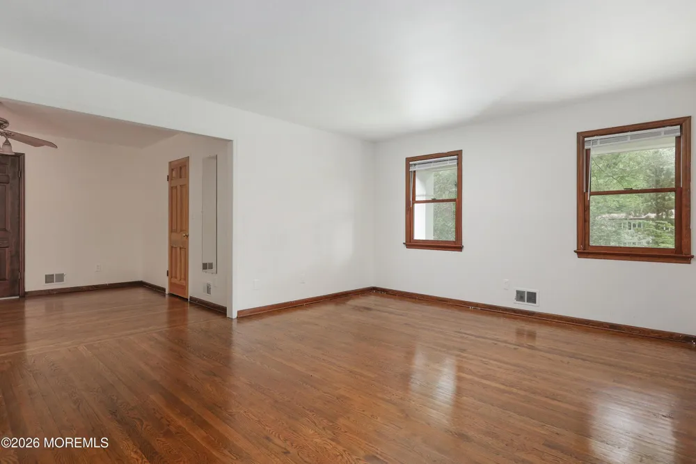 18 Seven Oaks Drive Holmdel, NJ 07733