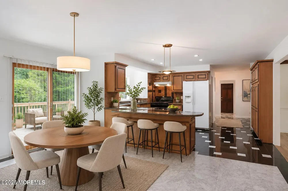 18 Seven Oaks Drive Holmdel, NJ 07733