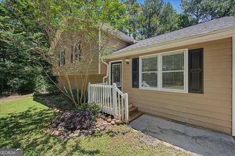 558 NE Peeples Valley RD