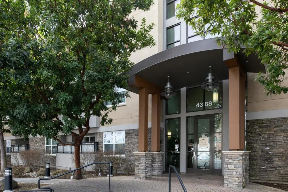 4388 El Camino Real #130 Los Altos, CA 94022