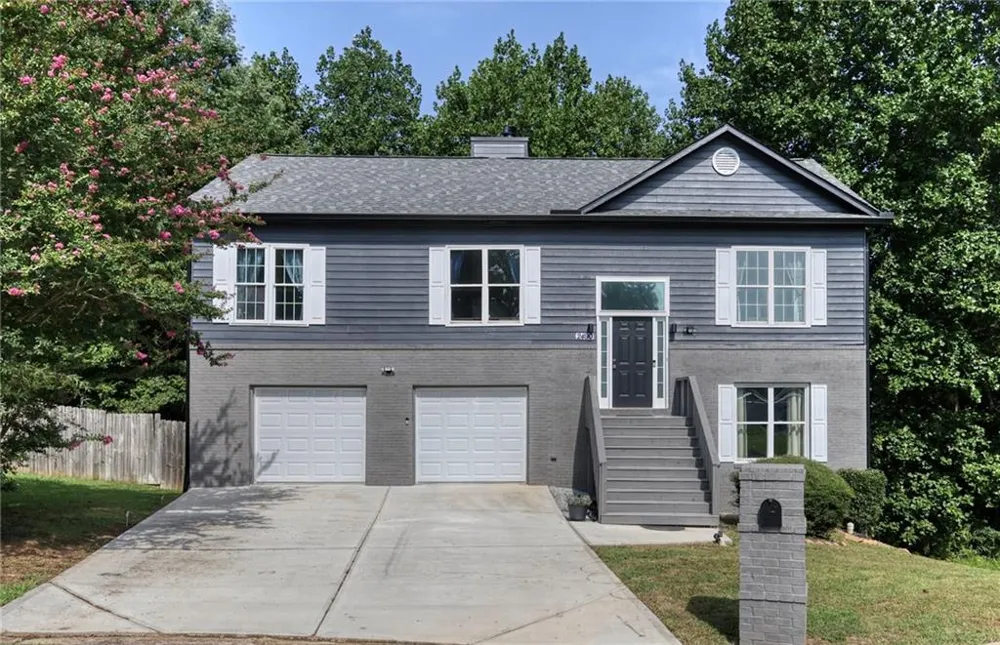 2490 Riverwood Spring Ellenwood, GA 30294