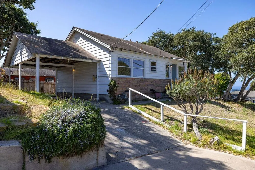 306 9th Street Pacific Grove, CA 93950