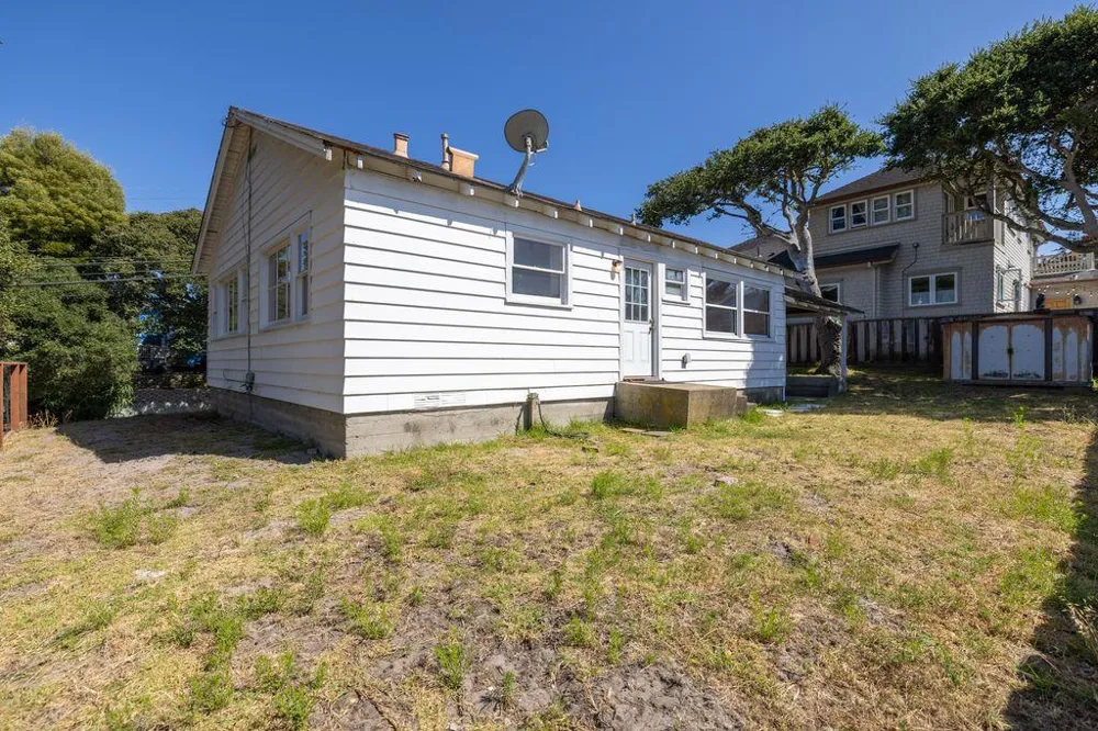 306 9th Street Pacific Grove, CA 93950