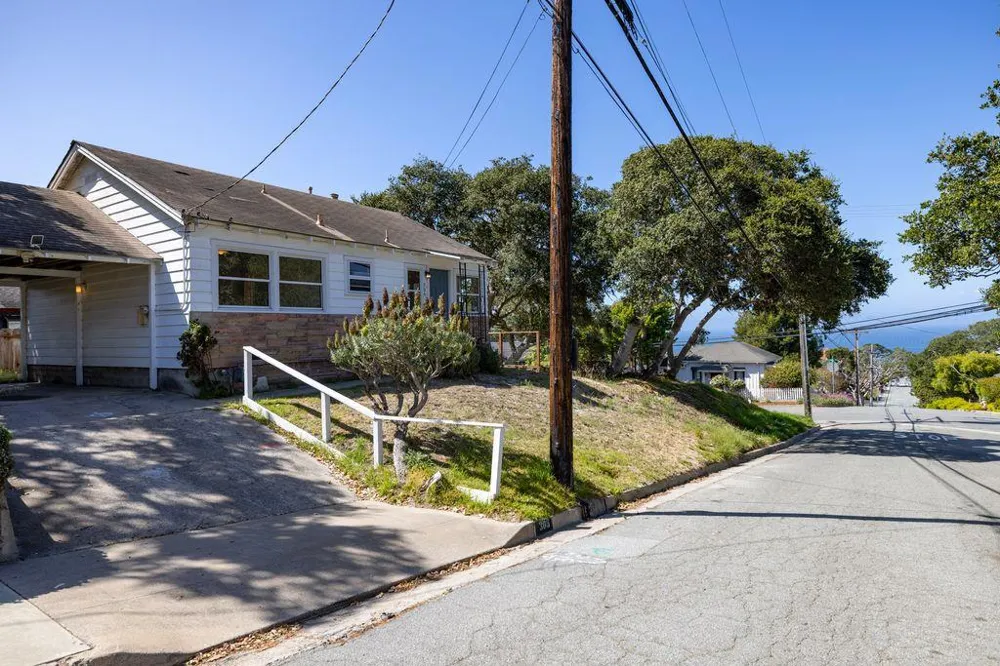 306 9th Street Pacific Grove, CA 93950