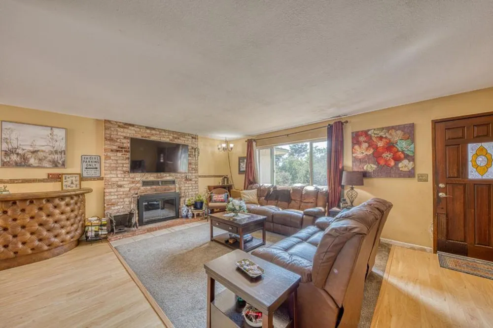202 Carneros Avenue Aromas, CA 95004