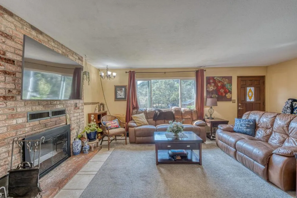 202 Carneros Avenue Aromas, CA 95004