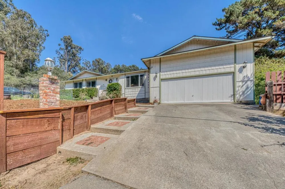 202 Carneros Avenue Aromas, CA 95004