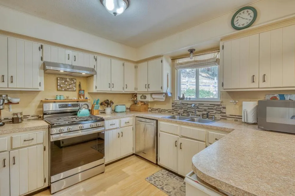 202 Carneros Avenue Aromas, CA 95004