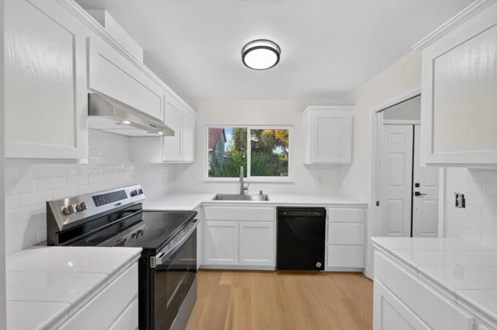 5687 Hollyleaf Lane San Jose, CA 95118