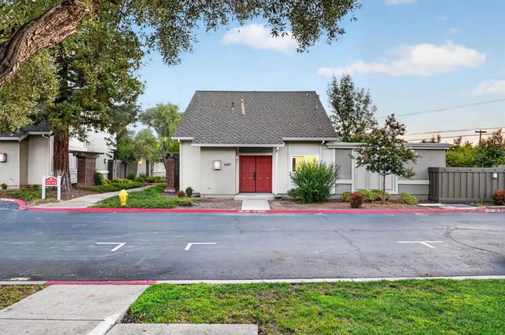 5687 Hollyleaf Lane San Jose, CA 95118