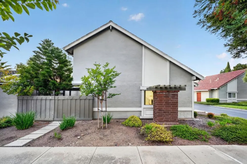 5687 Hollyleaf Lane San Jose, CA 95118