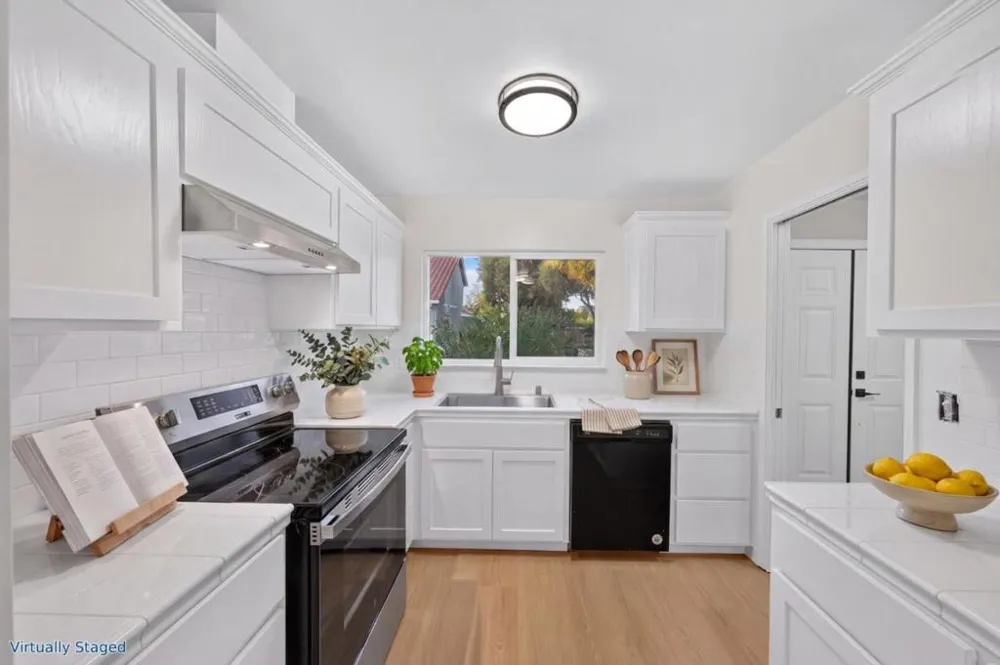 5687 Hollyleaf Lane San Jose, CA 95118
