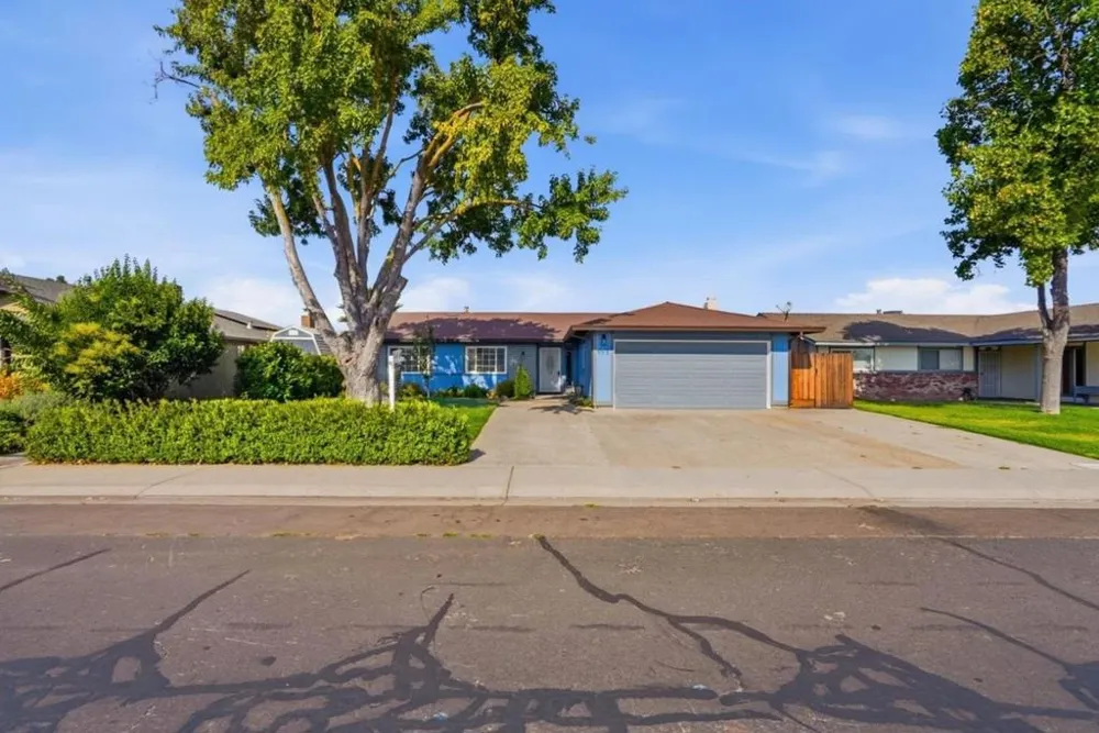 865 Locust Avenue Manteca, CA 95337