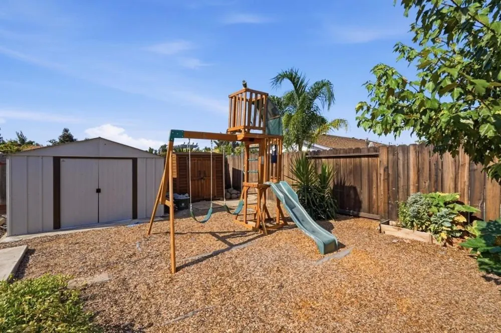 865 Locust Avenue Manteca, CA 95337