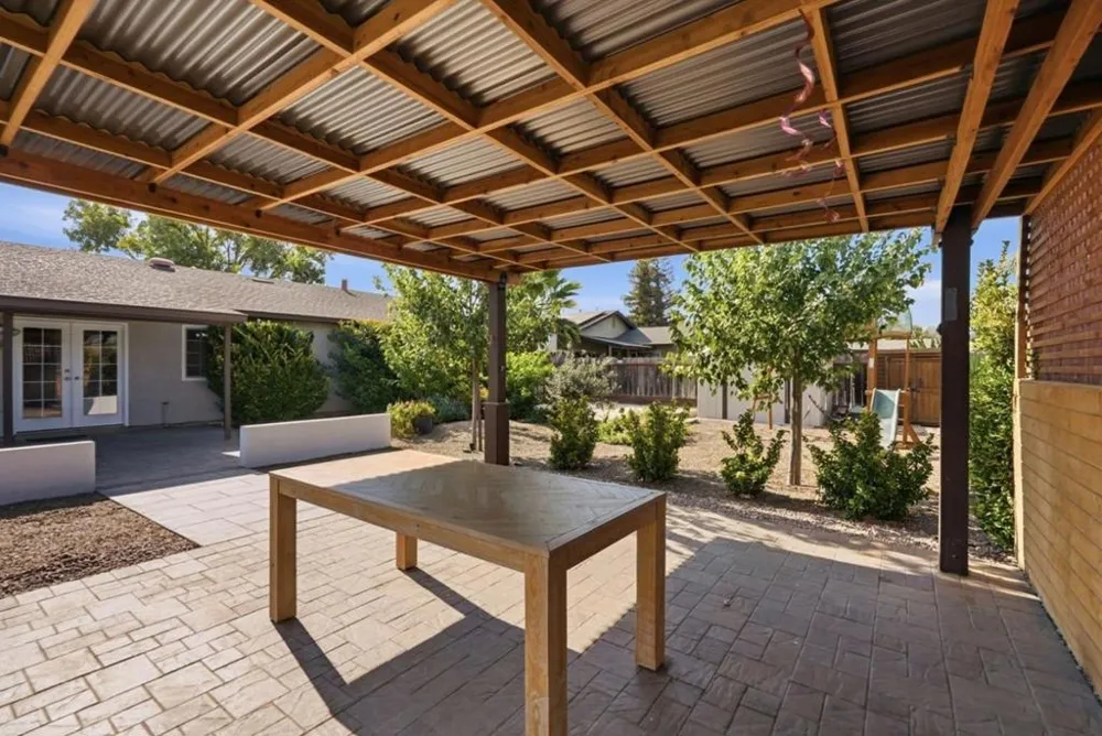 865 Locust Avenue Manteca, CA 95337