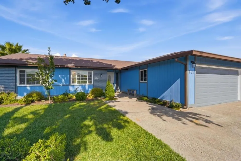 865 Locust Avenue Manteca, CA 95337