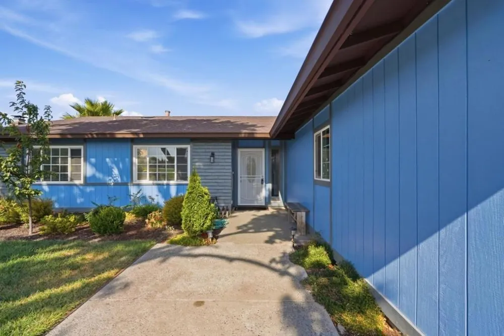 865 Locust Avenue Manteca, CA 95337