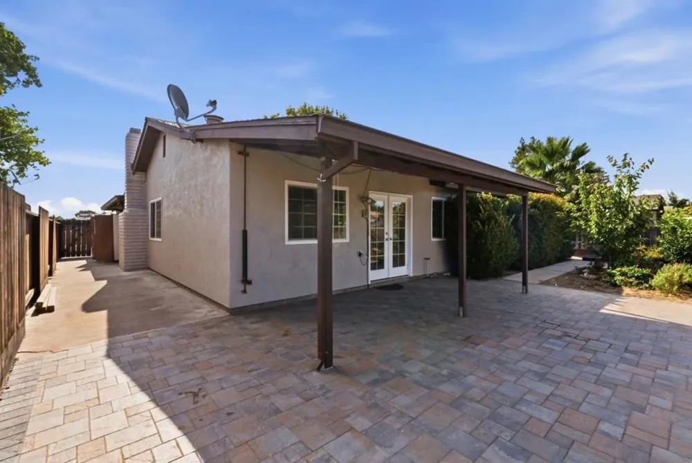 865 Locust Avenue Manteca, CA 95337