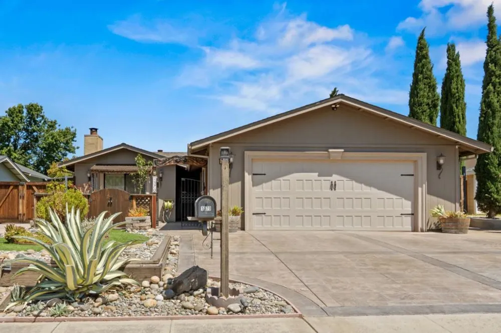 1370 Matador Drive Hollister, CA 95023