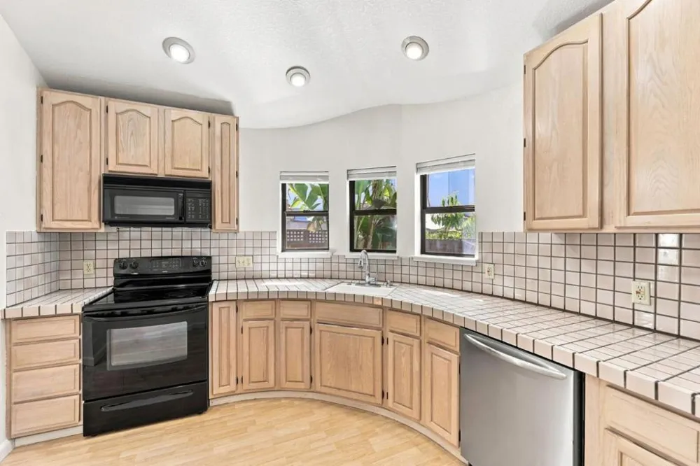 452 W Sunnyoaks Avenue Campbell, CA 95008