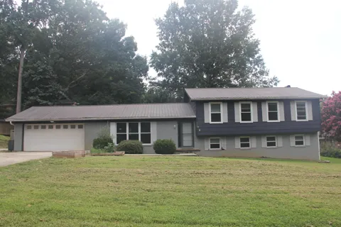 532 Hunter Trail NE